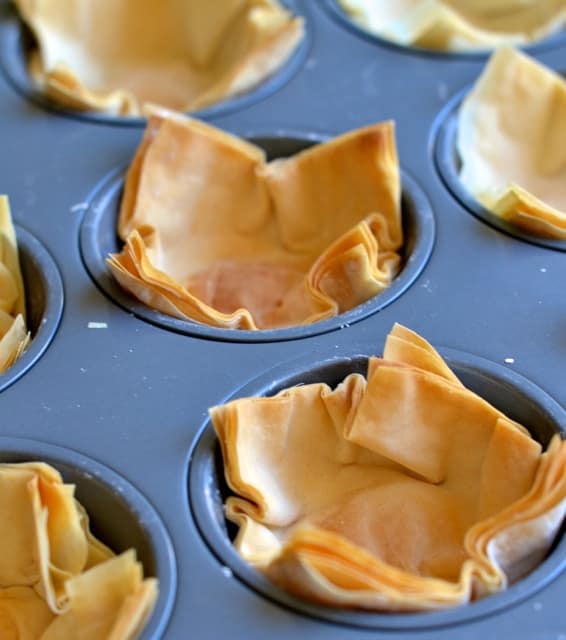 https://www.notenoughcinnamon.com/wp-content/uploads/2013/03/How-to-make-phyllo-cups4-1.jpg